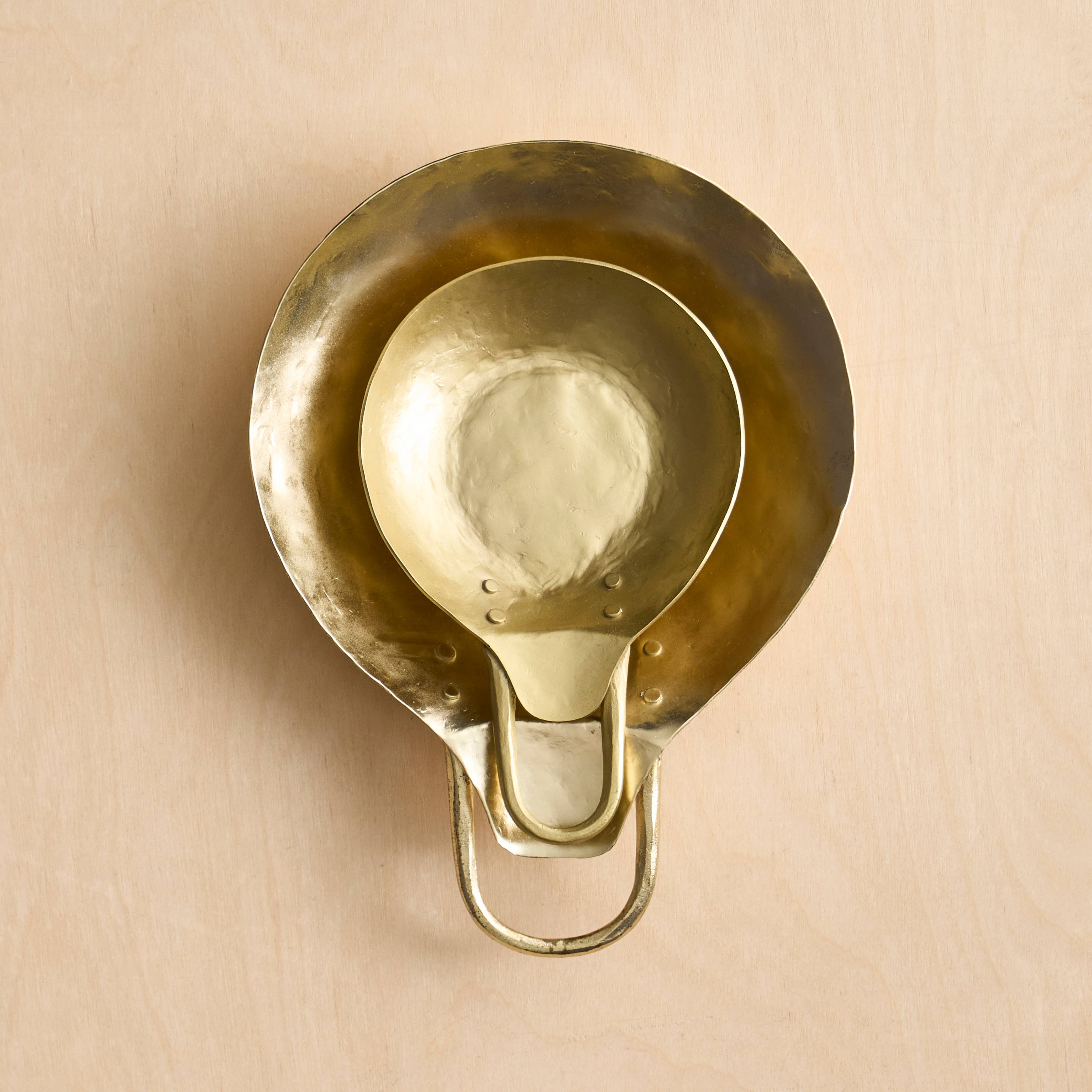 Keep your stovetop and counters clean while cooking with this set of two Forge Brass Spoon Rests. These shallow, pan-shaped rests feature a hammered stainless steel design with a brass finish, providing both functionality and style. Get maximum coverage with two different sizes.