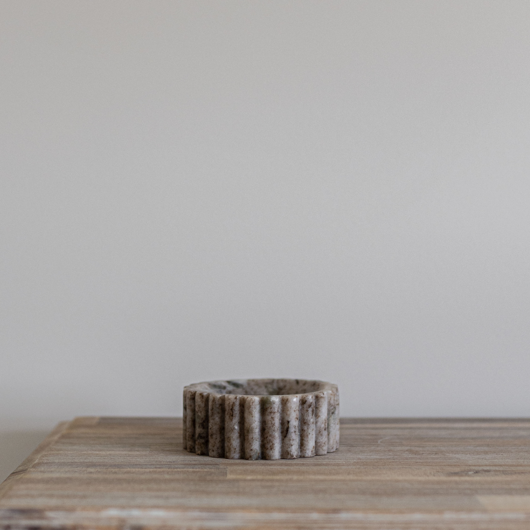 Marble Fluted Soap Dish – Neutral Beige & Light Grey Tones