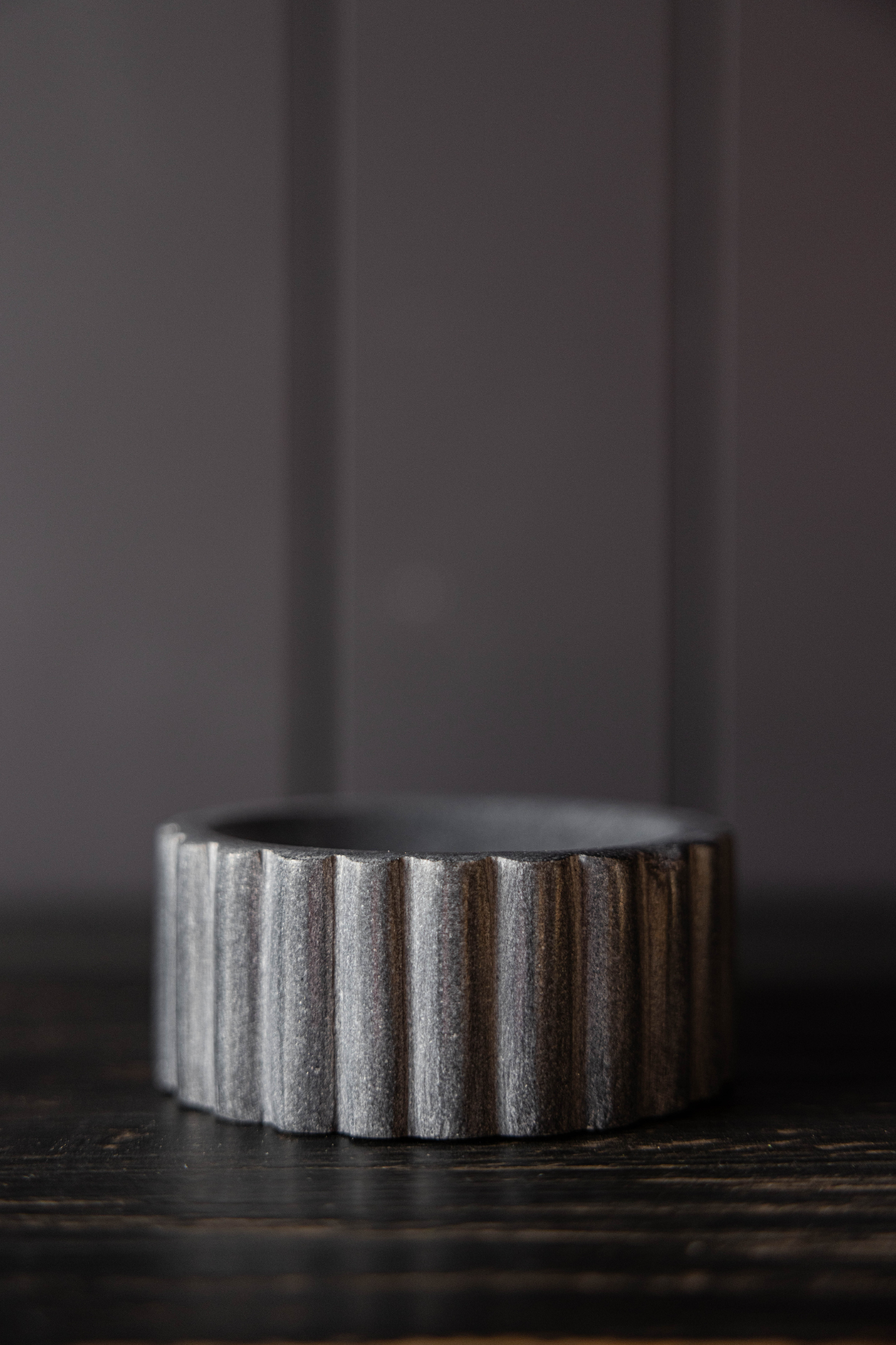 Black Marble Fluted Soap Dish – Modern Countertop Accent