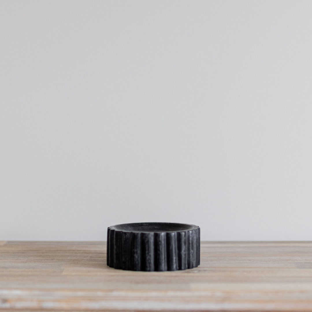 Black Marble Fluted Soap Dish – Modern Countertop Accent