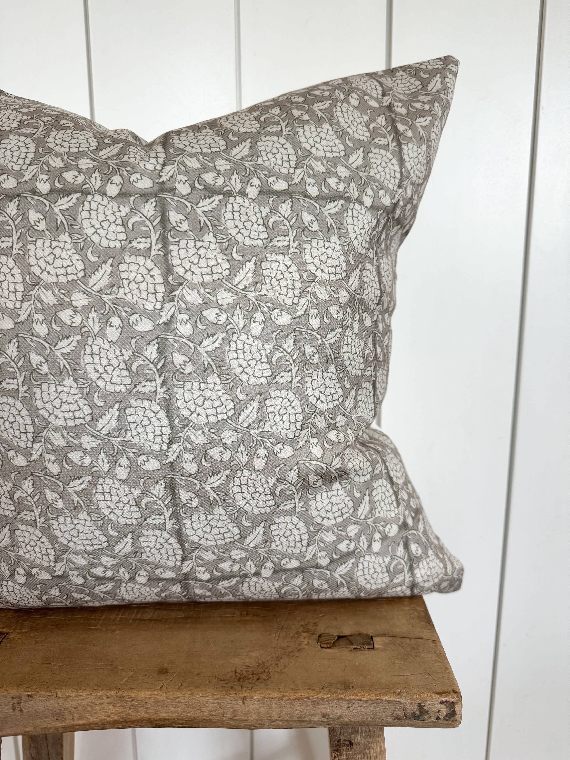 Introducing Elsie: a handmade gray and cream pillow cover with a unique handblock print. Made of high-quality cotton fabric, Elsie brings charm and elegance to your room. Elevate your home decor with Elsie!

18"x18"
machine wash/line dry
cotton&nbsp;