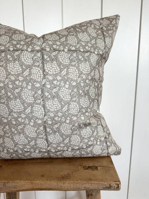 Introducing Elsie: a handmade gray and cream pillow cover with a unique handblock print. Made of high-quality cotton fabric, Elsie brings charm and elegance to your room. Elevate your home decor with Elsie!

18"x18"
machine wash/line dry
cotton&nbsp;