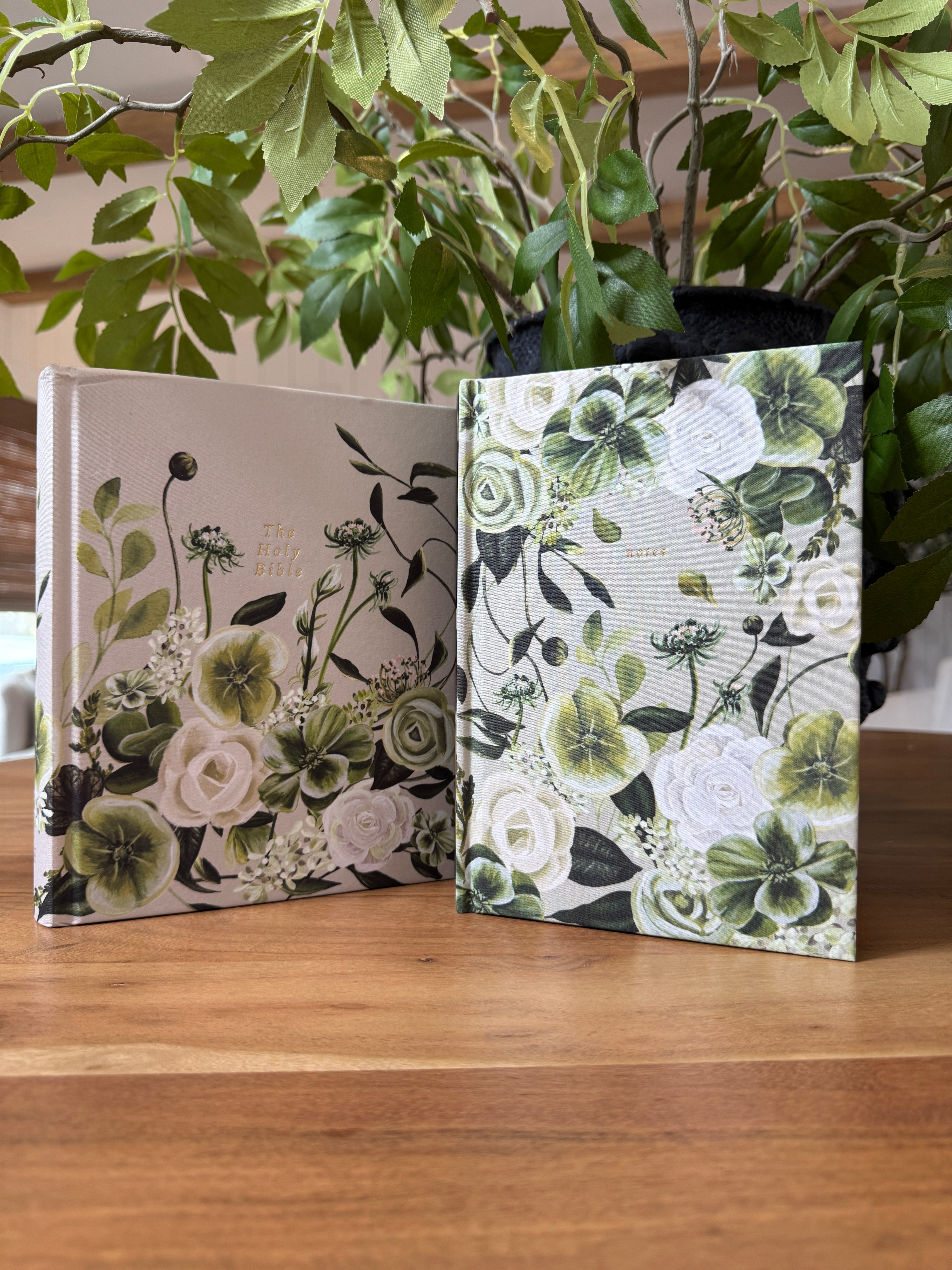 •CSB - Christian Standard Bible

•Journaling Bible and notebook (sold separately)

•Beautiful floral design

•Old and New Testament