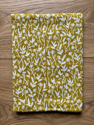 Spruce up your kitchen with our Tiny Floral Kitchen Towel! Made of 100% cotton, these tea towels are not only absorbent but also feature beautiful patterns that will brighten up your space. Perfect for spring, summer, and fall. 